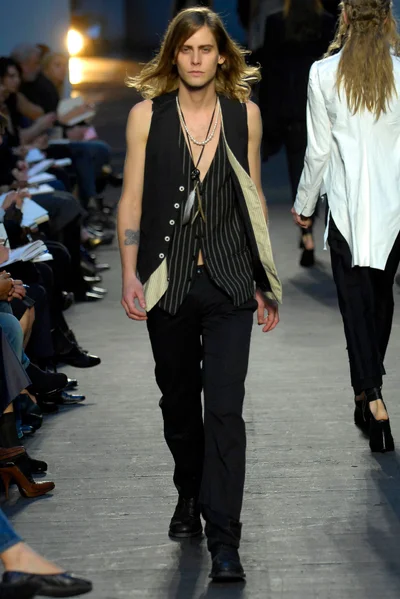 Look 10